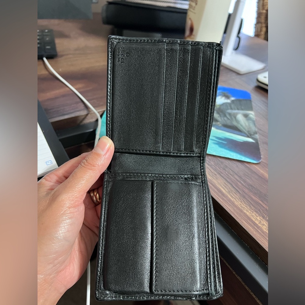 Gucci Embossed Black Wallet with Red and Green Accents - Picture 5 of 14